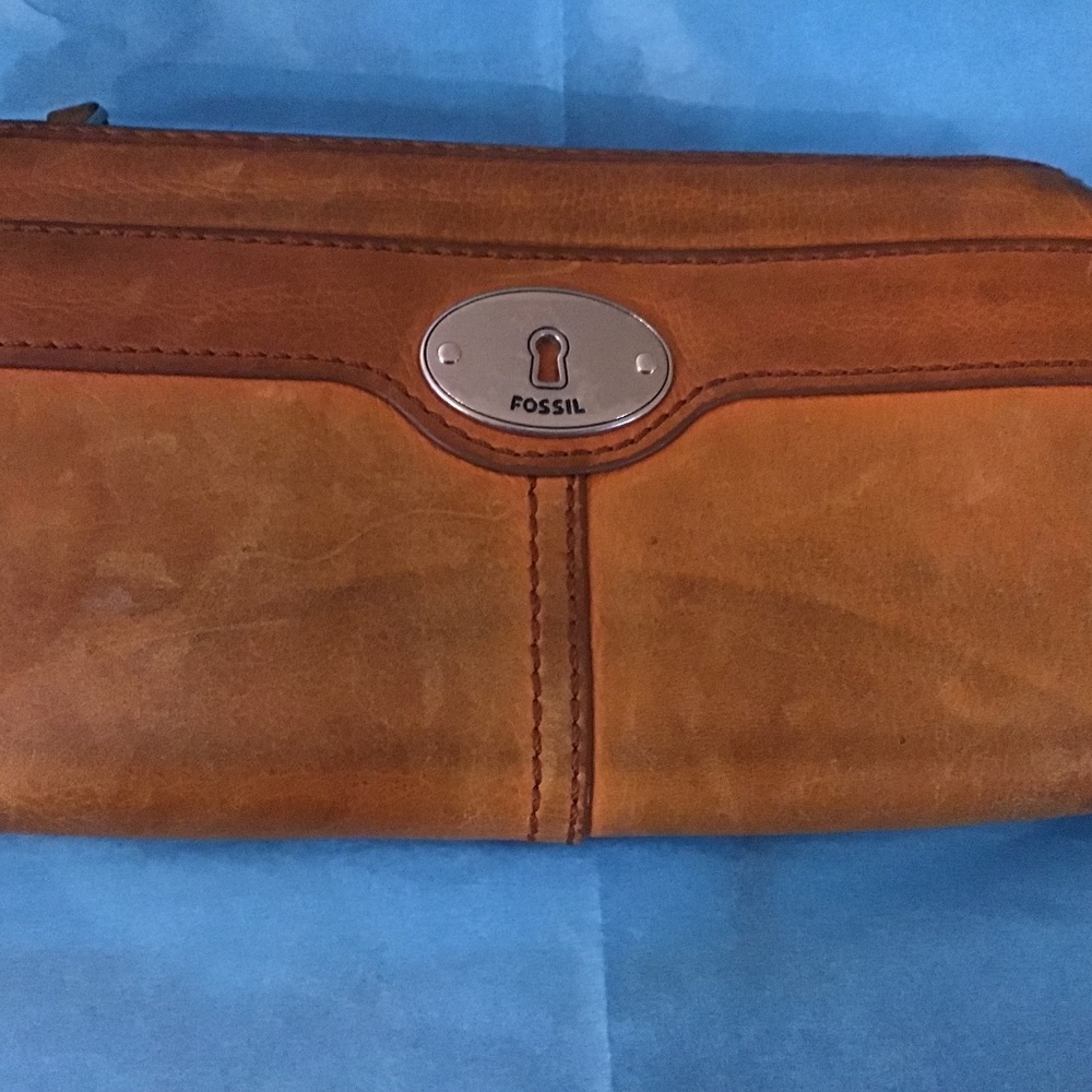 Fossil Women’s Tan Zip Around Wallet